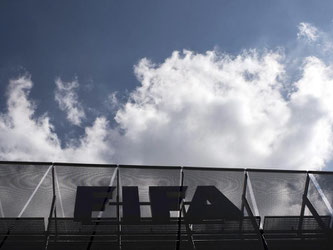 Auf dem sportpolitischen Parkett bleibt es bis zur Wahl eines neuen FIFA-Präsidenten spannend. Foto: Ennio Leanza