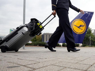 Bislang gelten die Lufthansa-Flugbegleiter als eher wenig streikfreudig. Foto: Frank Rumpenhorst/Archiv