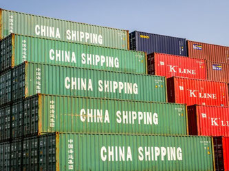 Container im Hafen der chinesischen Metropole Shanghai. Foto: Ole Spata