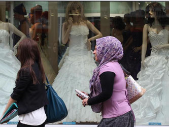 Die Frauenrechtsorganisation Terres des Femmes erinnert an das Problem der Zwangsverheiratungen junger muslimischer Frauen. Foto: Oliver Berg/Symbol