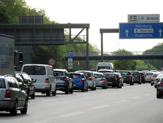 m langen Wochenende rund um Himmelfahrt (14. Mai) erwartet der ADAC bundesweit volle Autobahnen. Foto: Tobias Hase