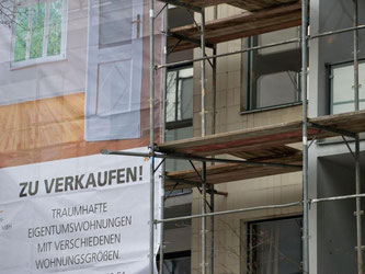 Eigentumswohnungen stehen in Berlin zum Verkauf. Foto: Tim Brakemeier/Archiv