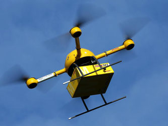 Ein Paket-Drohne der Deutschen Post bei einem Test. Foto: Oliver Berg/Archiv
