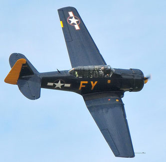 Toller Schnappschuss der North American AT-6A Texan N13FY (Foto: Peter Wirminghaus).