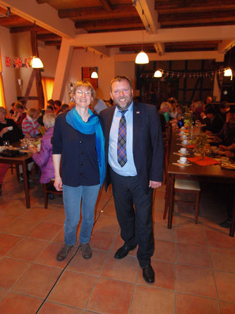 Rüdiger Wohlers und Heike Neunaber begeistern das Publikum mit ihrer großen Cornwall-Nacht. - Foto: Kathy Büscher