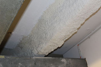 Abbildung: Spritzasbest (schwach gebundenes Asbestprodukt