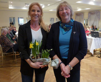 Ulrike Ruge vom neuen Vorstand des LFV St. Michaelisdonn mit Telse Reimers, 04.03.2024