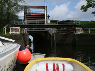 Die Kanalschleuse ist Lebensader des regionalen Wassersport-Tourismus und des SVO                                                 - Foto: Lena Simon