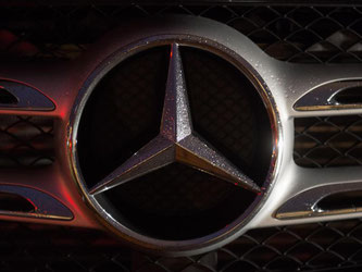 Der Daimler-Konzern investiert 500 Millionen Euro Mercedes-Benz-Motorenwerk. Foto: M. Murat/Archiv
