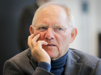 Finanzminister Schäuble hat mit Frankreich, Großbritannien, Italien und Spanien einen besseren Datenaustausch vereinbart. Foto: Kay Nietfeld/Archiv
