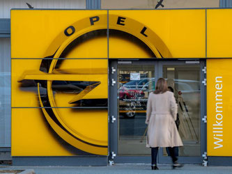 Im Falle einer Opel-Übernahme durch PSA wird mittelfristig ein Jobabbau befürchtet. Foto: Andreas Arnold