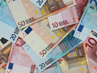 Der 50er ist die am häufigsten genutzte Stückelung der Euro-Banknoten. Im Frühjahr 2017 sollen die Verbraucher den neuen 50-Euro-Schein in den Händen halten. Foto: Jens Wolf
