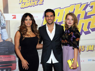 Die Schauspieler Gizim Emre (l-r), Elyas M'Barek und Jella Haase kommen am 07.09.2015 zur Filmpremiere «Fack Ju Göhte 2» im Mathäser Filmpalast in München. Foto: Ursula Düren