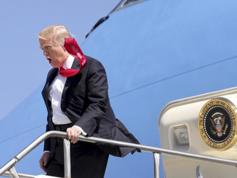 US-Präsident Donald Trump auf dem Flughafen von Orlando. Trump behauptet Obama hätte ihn während des Wahlkampfes abhören lassen. Foto: Joe Burbank