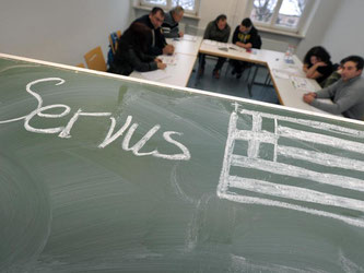 Aus Griechenland eingewanderte Bürger beim Deutschunterricht. Foto: David Ebener/Archiv