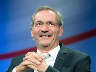 Der frühere Ministerpräsident von Brandenburg, Matthias Platzeck, hat bei den Tarifgesprächen mit der Lufthansa geschlichtet. Foto: Patrick Pleul