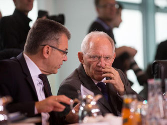 Nach den Plänen von Finanzminister Schäuble sollen neben zusätzlichen Mitteln in der Flüchtlingskrise vor allem die Ausgaben für Soziales, Arbeitsmarkt sowie das Verteidigungsressort steigen. Foto: Kay Nietfeld