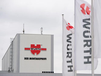 Das Logo der Würth-Gruppe an der Fassade eines Firmengebäudes. Foto: Sebastian Kahnert/Archiv