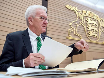 Der Ministerpräsident W. Kretschmann (Bündnis 90/Die Grünen) ist zu sehen. Foto: Marijan Murat/Archiv