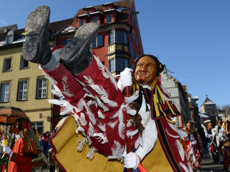 Der Narrensprung ist einer der Höhepunkte in der Fastnacht. Foto: Patrick Seeger/Archiv