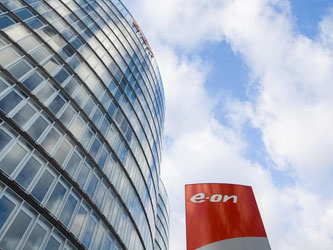 Eon-Zentrale in Essen: Der Energiekonzern hat seine Beteiligungen an Öl- und Gasfeldern in der Nordsee bereits vor einiger Zeit auf die Verkaufsliste gesetzt. Foto: Rolf Vennenbernd/Archiv