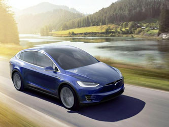 Die Funktionen zum automatisierten Fahren kosten einen Tesla-Besitzer 2500 Dollar. Foto: Tesla Motors