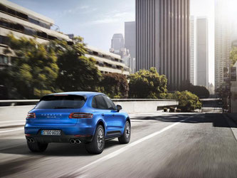 Der Sport- und Geländewagenbauer Porsche ruft weltweit fast 60 000 Autos zurück. Betroffen sind Geländewagen des Typs Macan S und Macan Turbo. Foto: Porsche Holding Se