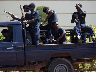 Malische Polizisten in Bamako. Foto: Michael Kappeler/Archiv