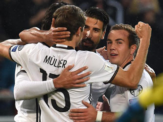 Die deutschen Spieler feiern ihren 2:0-Sieg über Nordirland. Foto: Carmen Jaspersen