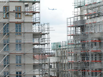 In den ersten neun Monaten dieses Jahres sind in Deutschland so viele Wohnungen genehmigt worden wie seit 1999 nicht mehr. Foto: Arne Dedert/Archiv