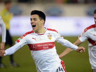 Torschütze Josip Brekalo (l.) und Simon Terodde bejubeln das Tor zum 2:1. Foto: Deniz Calagan