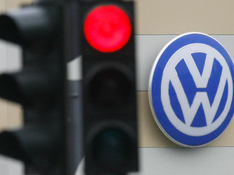 Der VW-Abgasskandal beeinflusst viele VW-Standorte in Deutschland. Wegen massiv einbrechender Gewerbesteuer-Einnahmen erhöhen die Städte ihre Gebühren. Foto: Maurizio Gambarini dpa/Archiv