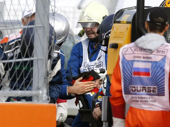 Toro-Rosso-Pilot Carlos Sainz wurde nach seinem Unfall in die Klinik gebracht. Foto: Yuri Kochetkov