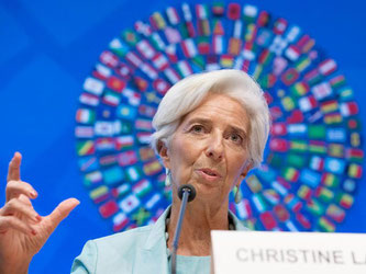 IWF-Chefin Christine Lagarde in der Zentrale des Internationalen Währungsfonds in Washington. Lagarde fordert Deutschland dazu auf Exportüberschüsse in die Infrastruktur zu investieren. Foto: Michael Reynolds