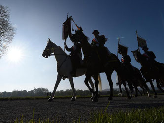 Eine Gruppe von Reitern beim traditionellen Blutritt. Foto: Felix Kästle
