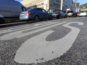 Wer würde nicht gern mal auf die Busspur ausweichen, wenn in der City nichts mehr geht... Foto: Franziska Kraufmann/Archiv