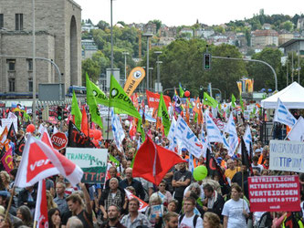 Teilnehmer der Ceta und TTIP Demonstration in Stuttgart. Foto: Silas Stein