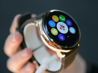 Die Einsteiger-Smartwatch ZeRound von MyKronoz kostet rund 100 Euro. Foto: Till Simon Nagel