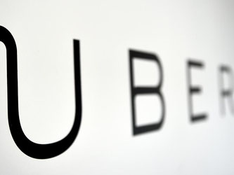 Das Logo des Unternehmens Uber. Foto: Britta Pedersen/Archiv