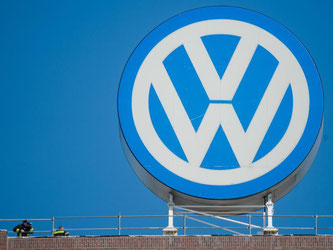 Infolge des Diesel-Skandals muss Volkswagen für 2015 den höchsten Verlust in seiner Geschichte verkraften. Foto: Julian Stratenschulte