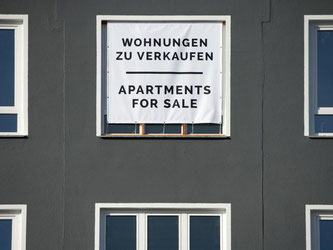 Bevor Käufer bei Eigentumswohnungen zuschlagen, sollten sie unbedingt die zugehörige Gemeinschaftsordnung anschauen. Foto: Andrea Warnecke