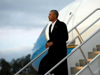 US-Präsident Barack Obama verlässt Air Force One. Nach acht Jahren im Amt verabschiedet sich der US-Präsident von den Amerikanern. Foto: Alex Brandon