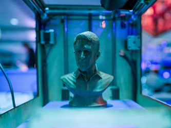 Eine 3D-gedruckte Büste von Edward Snowden beim Chaos Computer Club-Kongress. Foto: Axel Heimken