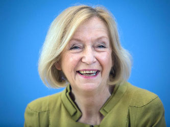 Bundesforschungsministerin Johanna Wanka (CDU) lacht. Foto: Bernd von Jutrczenka/Archiv