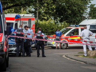 Zwei Menschen kamen in Leinfelden-Echterdingen (Baden-Württemberg) ums Leben. Vermutlich griff ein Mann eine Frau mit einem Messer an und tötete sich danach selbst. Foto: SDMG/Friebe/dpa