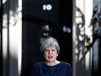 Premierministerin May kündigt vor ihrem Amtssitz in der Downing Street No. 10 Neuwahlen an. Foto: Alastair Grant