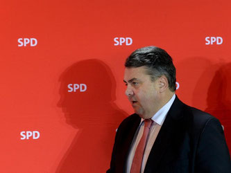 «Es kann nicht so sein, dass die einen die Flüchtlinge einladen und die SPD für die Integrationsaufgabe zuständig ist», sagt Gabriel. Foto: Ralf Hirschberger