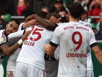 Die Bayern feiern Dank des Treffers von Thomas Müller den 9. Saisonsieg Foto: Carmen Jaspersen