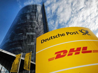 Zentrale der Deutschen Post AG in Bonn: Das Unternehmen hat seine Gewinnziele durch einmalige Abschreibungen auf eine Größenordnung von 2,4 Milliarden Euro reduziert. Foto: Henning Kaiser/Archiv