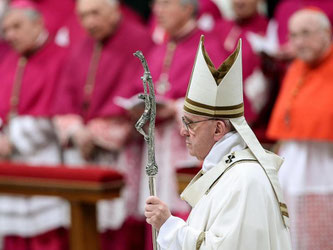 Papst Franziskus feiert die Christmette im Vatikan. Foto: Alessandro Di Meo